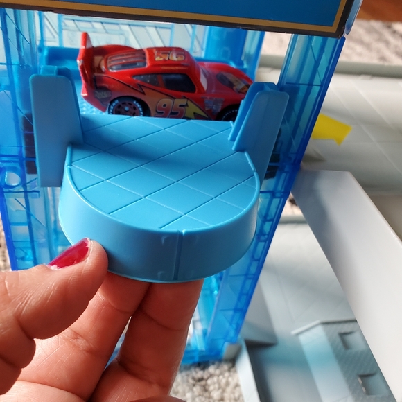 Disney Pixar Cars Piston Cup Garage Playset and 3 Pixar Cars - Picture 15 of 16